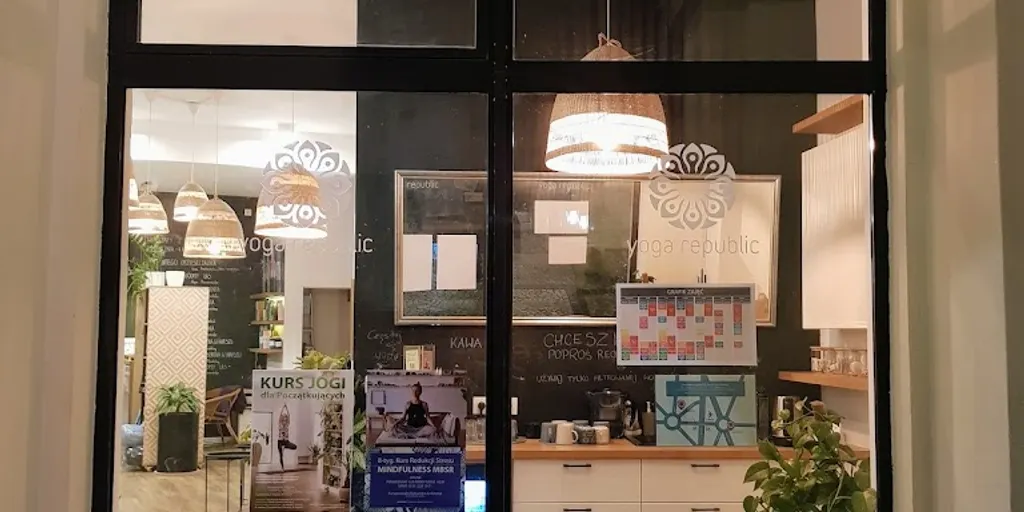 Yoga Republic plac Zbawiciela | Szkoła Jogi Warszawa - Zdjęcie 7