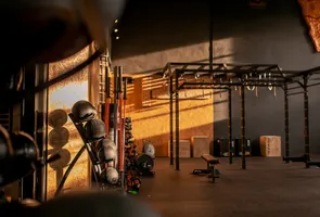 Revolve Fitness - Siłownia i afiliowany klub HYROX Łódź