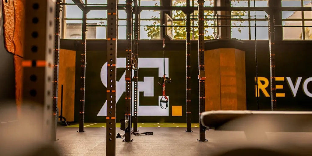 Revolve Fitness - Siłownia i afiliowany klub HYROX Łódź - Zdjęcie 3