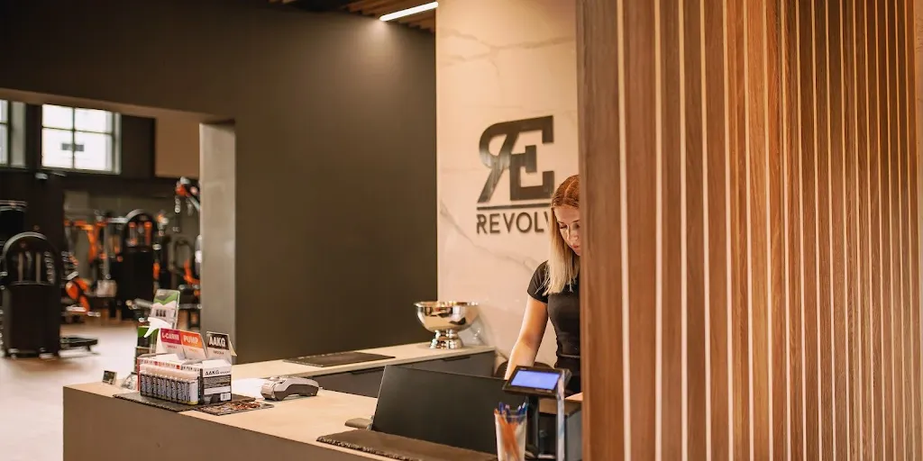 Revolve Fitness - Siłownia i afiliowany klub HYROX Łódź - Zdjęcie 10