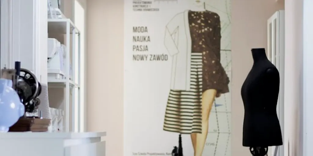 7cm Szkoła Projektowania, Konstrukcji i Technik Krawieckich - Zdjęcie 3