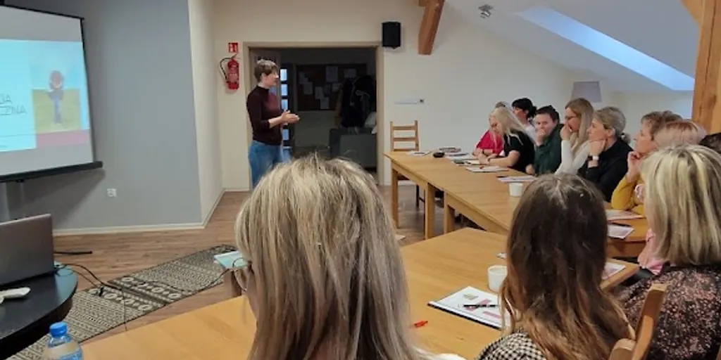 Rozwijanie przez wspieranie - terapia dziecięca - Zdjęcie 8