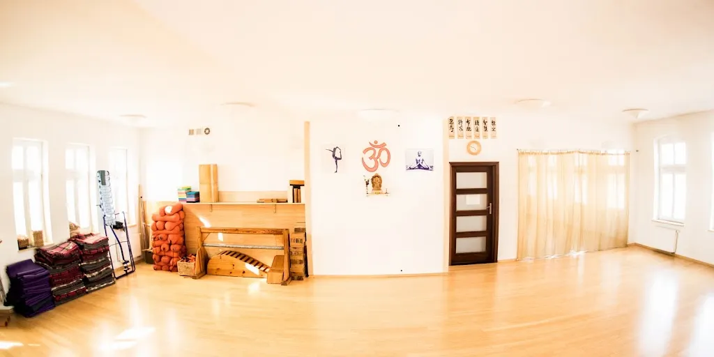 Szkoła Jogi Jurka Jaguckiego - Zdjęcie 10