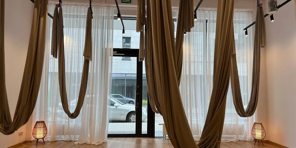 Studio jogi Kraków "Pies głową do góry" - Zdjęcie 2