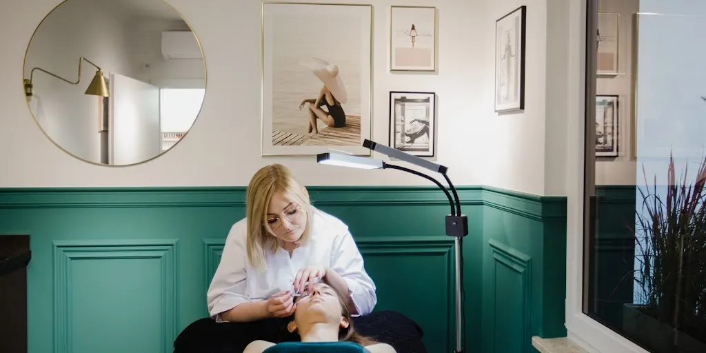 AKADEMIA PIĘKNA - Zdjęcie 3