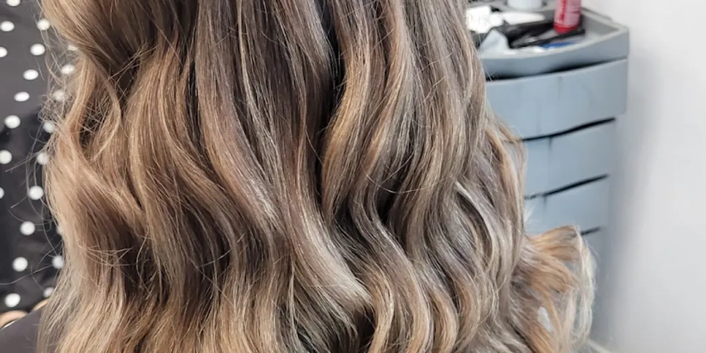 SALON URODA OD ŚWITU FRYZJER NOWA HUTA - Zdjęcie 9