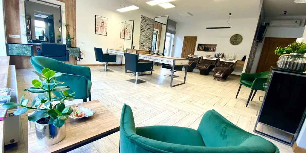 Salon Bartoszewicz – fryzjer – kosmetyka – zabiegi na twarz i ciało - Zdjęcie 1