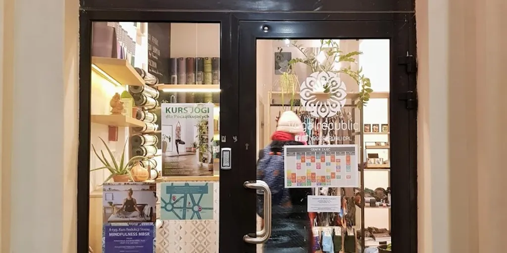 Yoga Republic plac Zbawiciela | Szkoła Jogi Warszawa - Zdjęcie 4