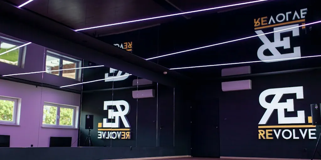Revolve Fitness - Siłownia i afiliowany klub HYROX Łódź - Zdjęcie 6