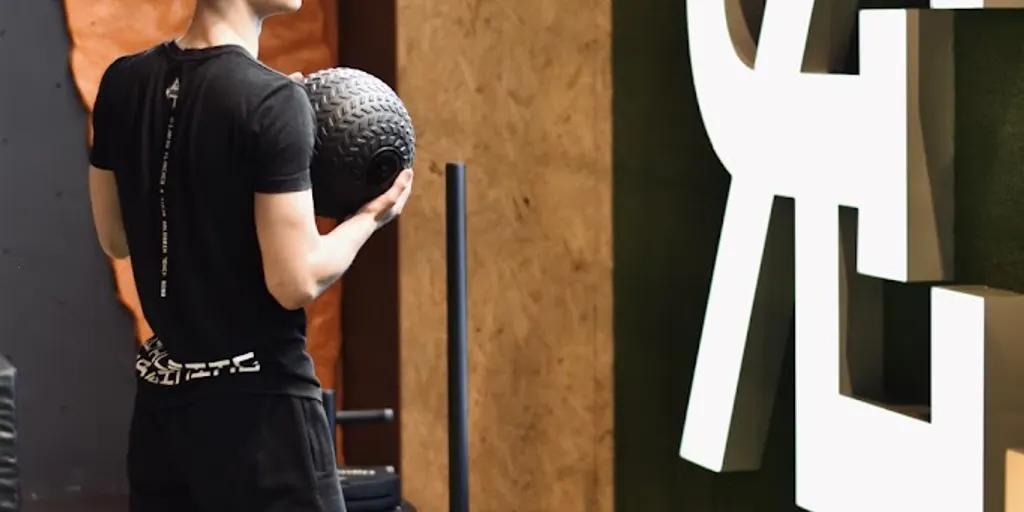 Revolve Fitness - Siłownia i afiliowany klub HYROX Łódź - Zdjęcie 4